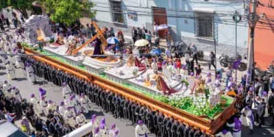 ¿Qué son las alegorías procesionales en Guatemala?