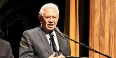 Biografía de Carlos de Triana, locutor guatemalteco