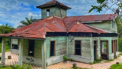 La casa abandonada del expresidente Lázaro Chacón en El Progreso