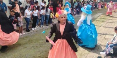 Baile de disfraces de las Viejitas Picosas de Santa Lucía Milpas Altas