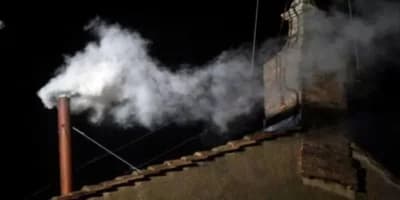 ¿Qué significa el humo blanco y humo negro en la elección de un nuevo Papa?