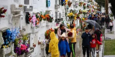 La tradición de visitar cementerios en Guatemala cada 1 de noviembre