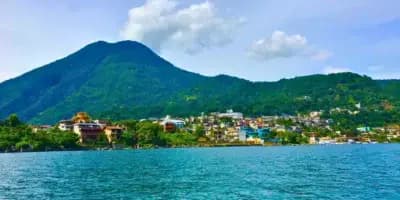 ¿Cuáles son los municipios que rodean el Lago de Atitlán?