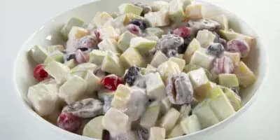Receta para hacer ensalada navideña, popular en Guatemala