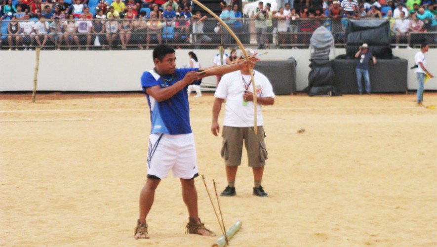 Guatemalteco en tiro de "Arco y Flecha"