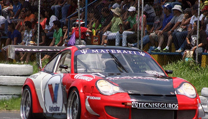 Iturbide triunfa en categoría Modificada GT1