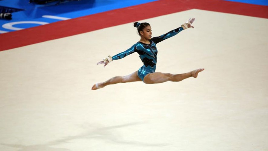 Gimnasta Sofía Gómez en competencia