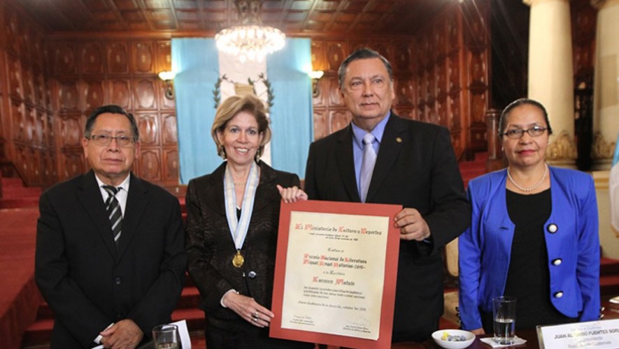 Camen Matute recibe Premio Nacional de Literatura 2015