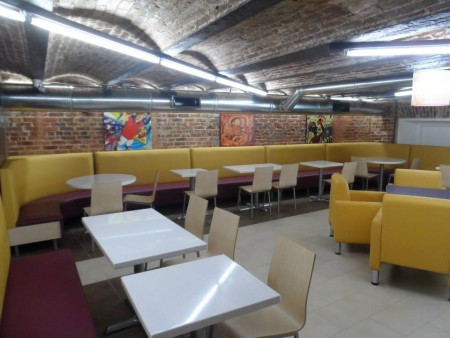 Interior del restaurante Taco Bell en la Sexta Avenida de la zona 1. (Foto: Taco Bell Guatemala)