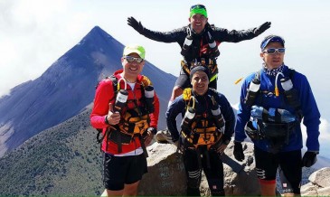 Los guatemaltecos al finalizar la quinta etapa de la competencia. (Foto: Team Guatemala - Marathon Des Sables 2016)