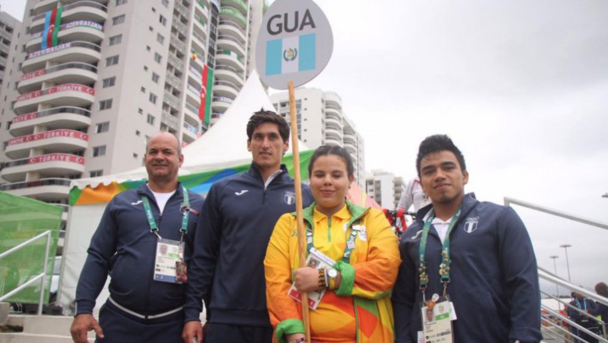 Izamiento de Banderas