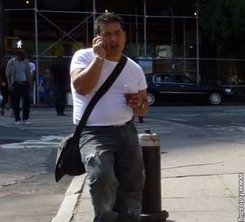 Hombre-Bebida-Telefono-FDG