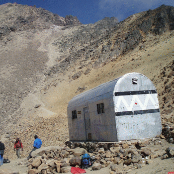Proyecto Refugio Grupo de los 100 en el volcán Iztaccihuatl en México. (Foto: Pirineos3000)