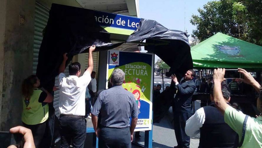 Inauguran la estación de lectura en la Sexta Avenida