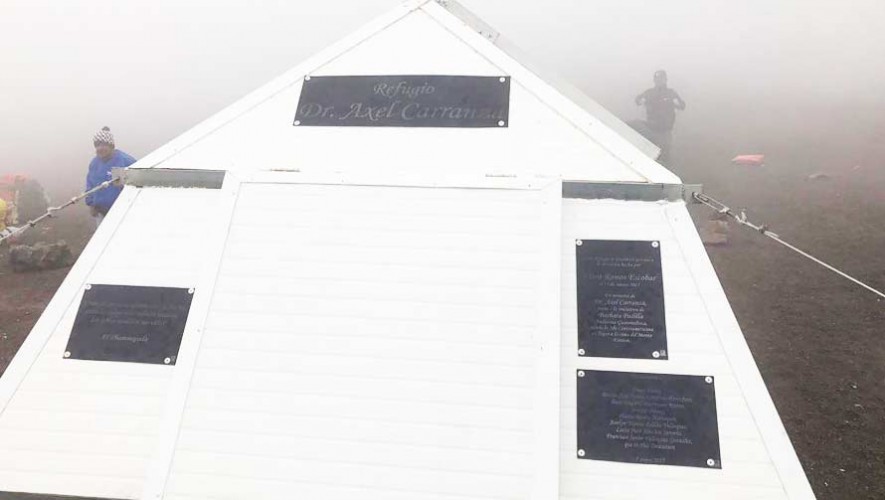Construyen el primer refugio en la cima del Volcán Acatenango 2017