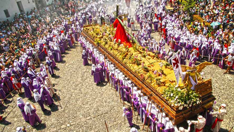 Cosas que los guatemaltecos encontraran en el recorrido de una procesión en Semana Santa