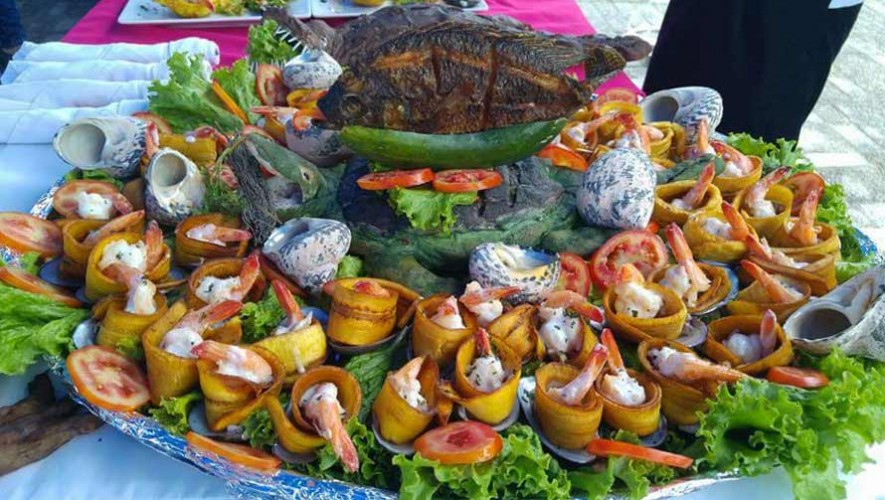 Festival gastronómico dentro del Castillo de San Felipe de Lara, Livingston, Izabal