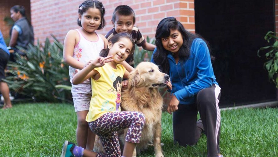 Give Wings, movimiento que aporta a la educación y salud de la niñez en Guatemala