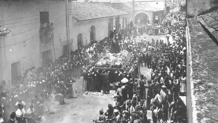 Imágenes que muestran cómo eran antes las procesiones en Antigua Guatemala