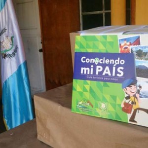 Inguat entrega nueva guía turística para niños al Ministerio de Educación
