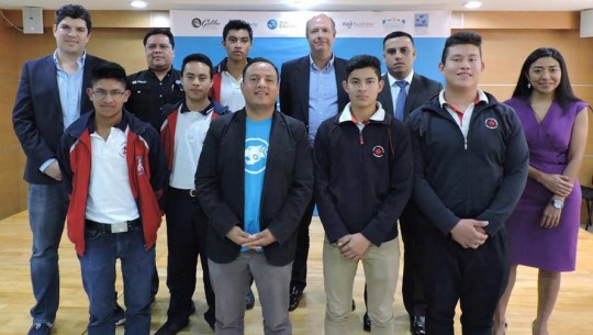 Participa en la primera competencia nacional de robótica en la Ciudad de Guatemala