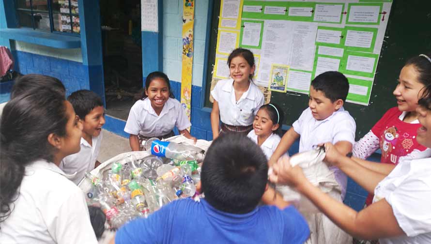 Prohíben el uso de bolsas plásticas en el municipio de Acatenango, Chimaltenango