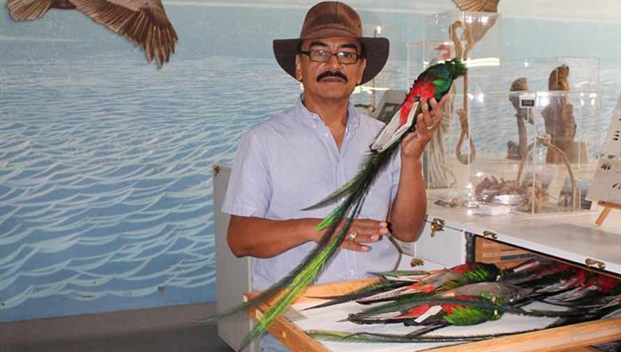 René Corado, guatemalteco que es gerente del Western Foundation of Vertebrate Zoology