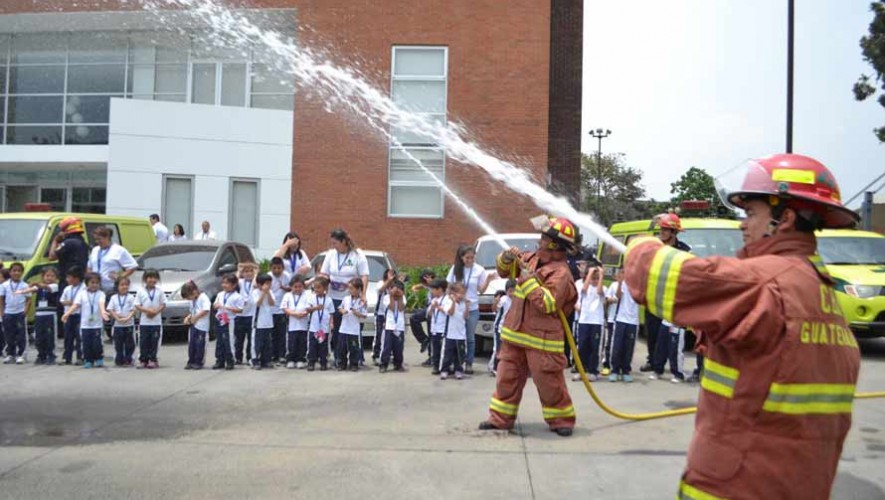 Viernes cívicos 2017 con los Bomberos Municipales de Guatemala