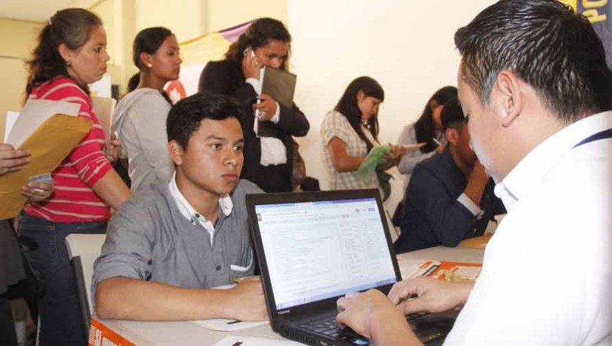 Asiste a la Feria de Empleo 2017 en el Parque de la Industria, Ciudad de Guatemala