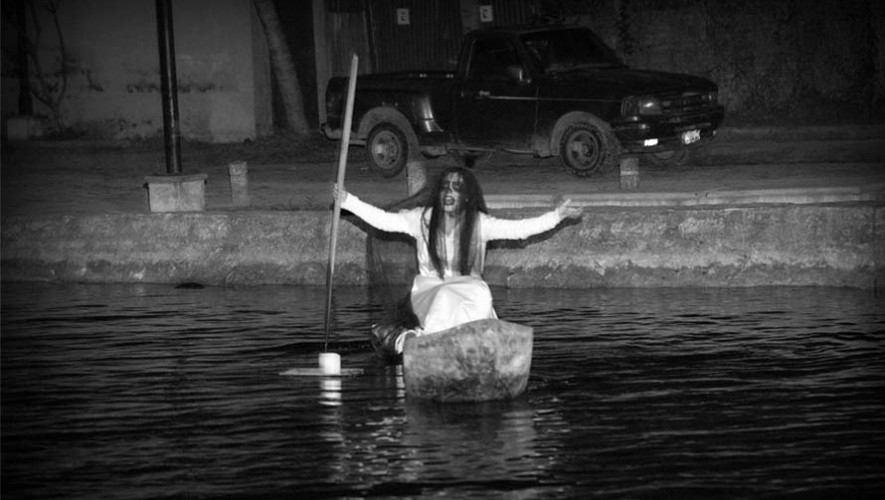 El tour de leyendas que se hace sobre el Lago Petén Itzá