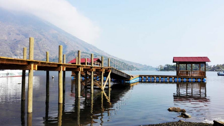 Inauguran muelle flotante en Santiago Atitlán, Sololá