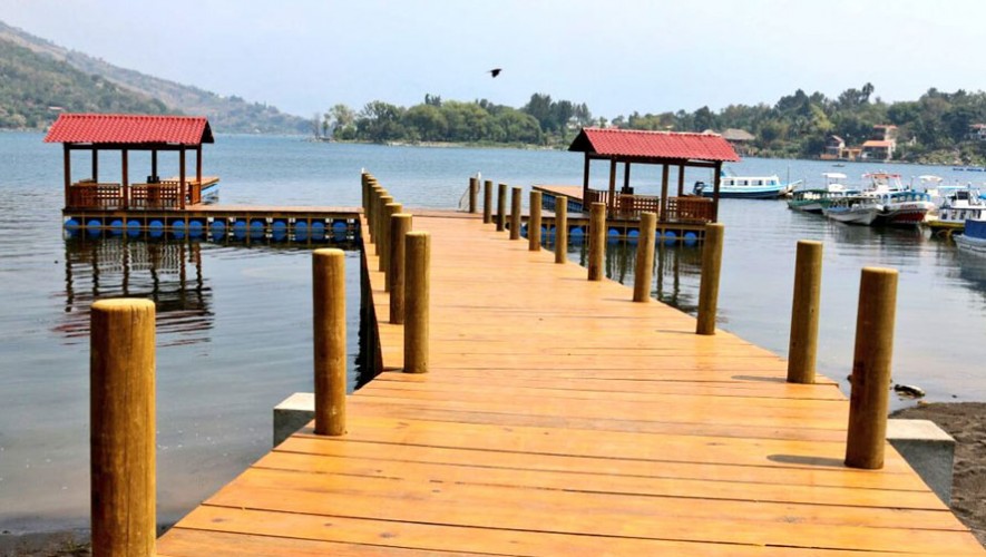 Inauguran muelle flotante en Santiago Atitlán, Sololá