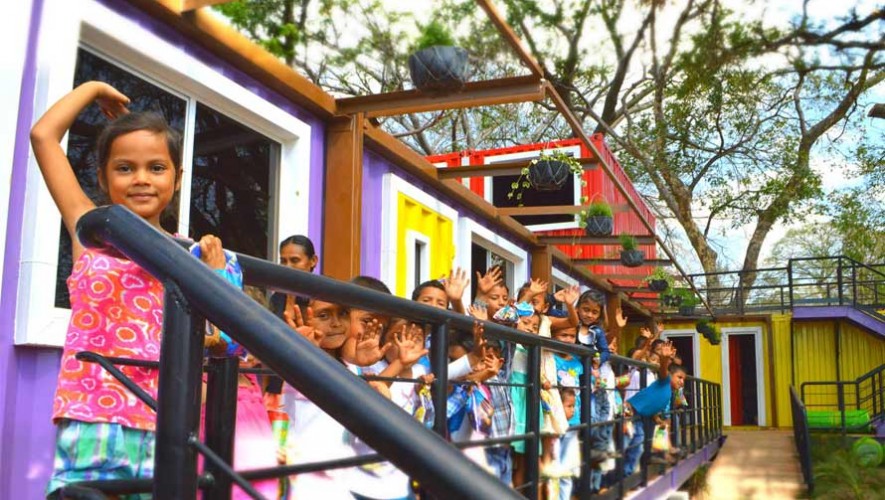 Primera escuela de Guatemala con contenedores