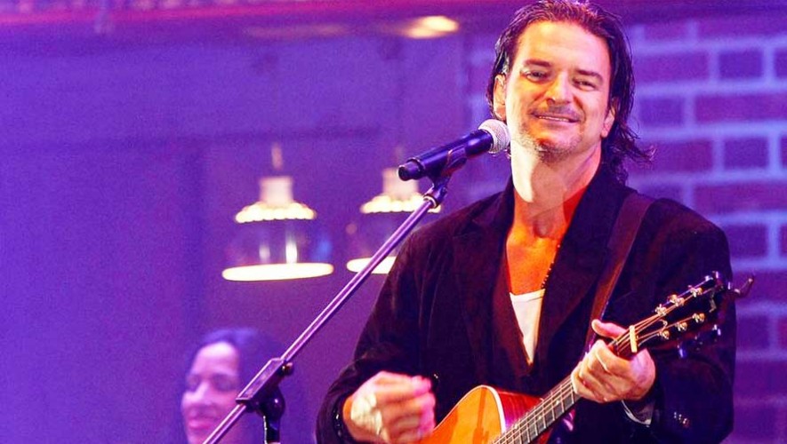 Ricardo Arjona cantará en los Premios Billboard 2017