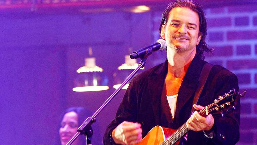 Ricardo Arjona cantará en los Premios Billboard 2017