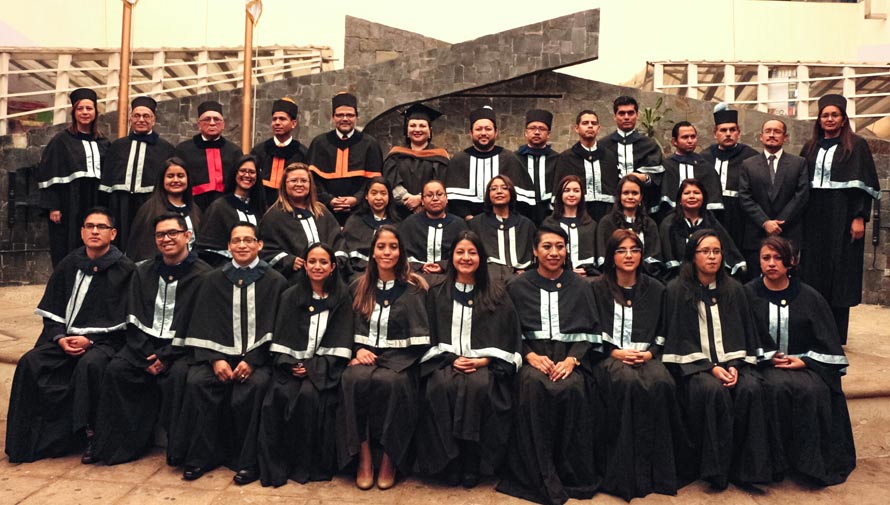 Estudiantes guatemaltecos con discapacidad auditiva se gradúan de la universidad