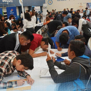 Feria de Empleo en el Centro de Comercio Municipal en Villa Nueva, mayo 2017