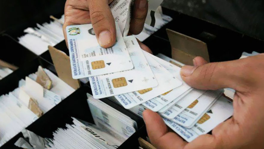 Guatemaltecos podrán tener en menos tiempo su DPI, según el RENAP