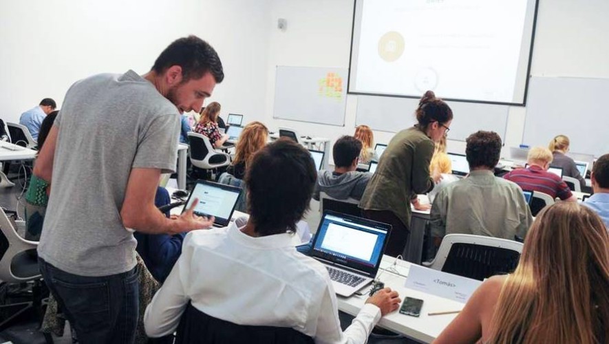 Ofrecen becas completas para programadores en la Universidad Galileo