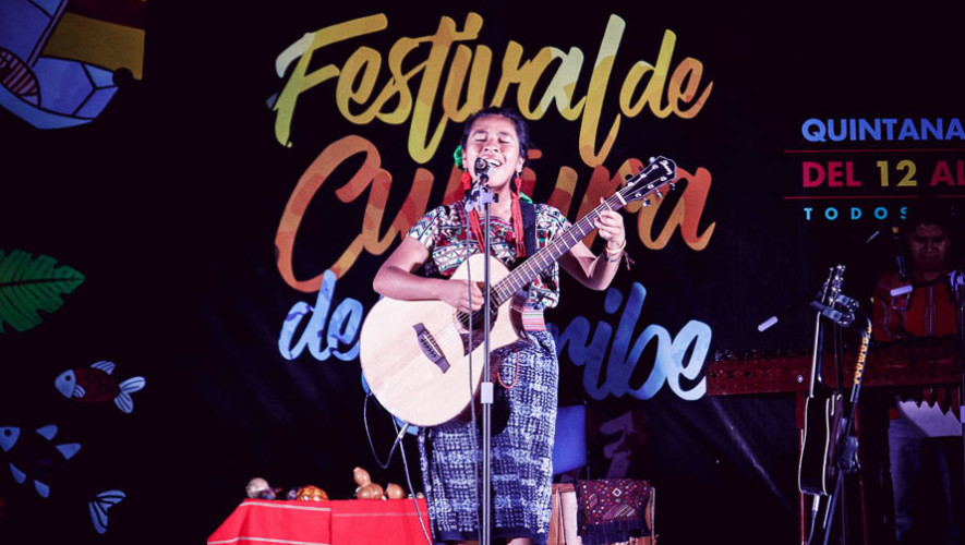 Sara Curruchich, cantante guatemalteca, realiza conciertos en México
