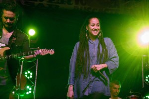 Alika en concierto