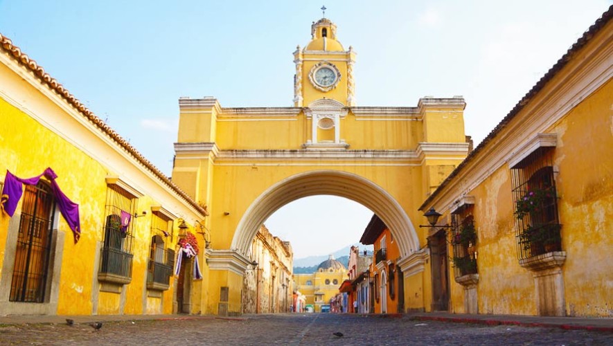 Calle del Arco de Antigua Guatemala es peatonal los fines de semana 2017