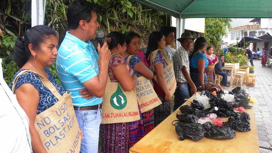 Municipio de San Juan La Laguna promueve el uso de bolsas ecológicas