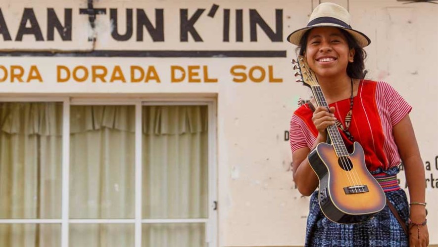 Sara Curruchich, cantante guatemalteca, fue entrevistada por Diario El País