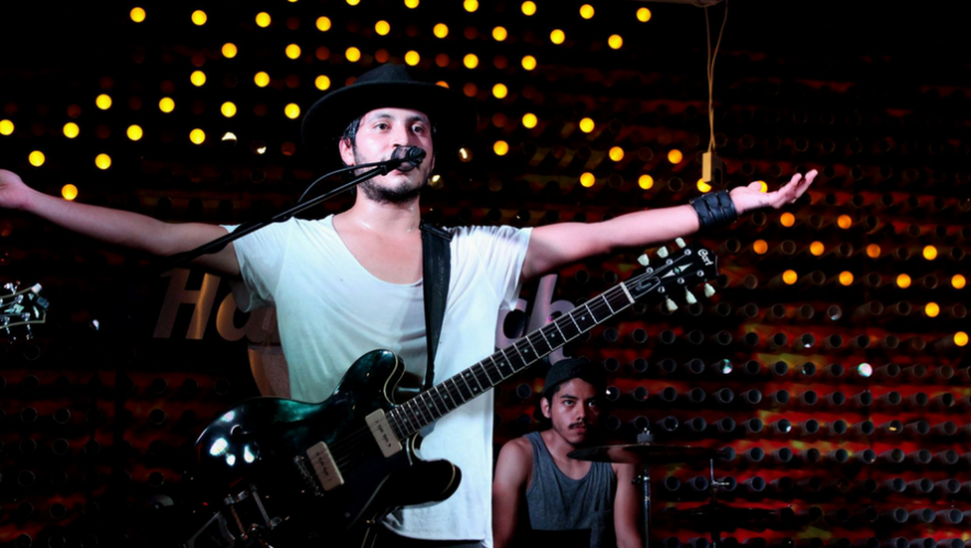 Concierto de Cameo Drive, The F&Ouml;ZZ y The Jupiter en El Bus | Junio 2017