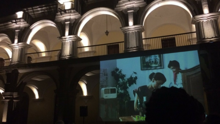 Cine al aire libre en Parque Central de Antigua Guatemala | Junio 2017
