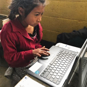  inauguraron la primera aula digital móvil en Chimaltenango