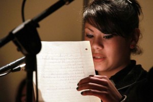 Lectura de poesía. (Foto: Rosario)