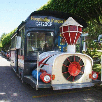 Autobús con forma de tren brinda transporte gratuito en Fraijanes
