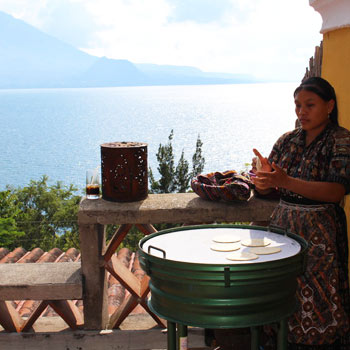 Desayuno con vista al Lago de Atitlán